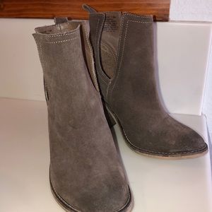 Steve Madden booties lightly worn